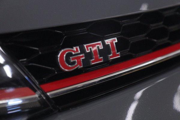 Volkswagen Golf 2.0 TSI GTI TCR /PANO/CARPLAY/CAM/KEYLESS/ACC/DCC/VOL