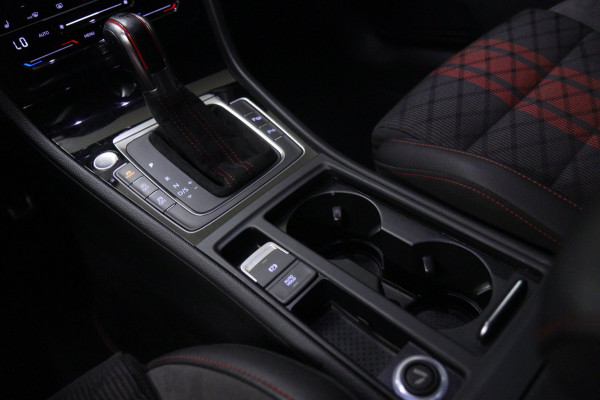 Volkswagen Golf 2.0 TSI GTI TCR /PANO/CARPLAY/CAM/KEYLESS/ACC/DCC/VOL