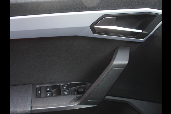 Seat Ibiza 1.0 TSI 110pk DSG FR Navigatie Apple Carplay/Android Auto Camera Parkeersensoren Adaptive cruise control Keyless Entry/Start Virtual Cockpit Stoelverwarming Ledverlichting Getinte ramen