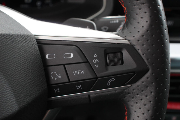 Seat Ibiza 1.0 TSI 110pk DSG FR Navigatie Apple Carplay/Android Auto Camera Parkeersensoren Adaptive cruise control Keyless Entry/Start Virtual Cockpit Stoelverwarming Ledverlichting Getinte ramen