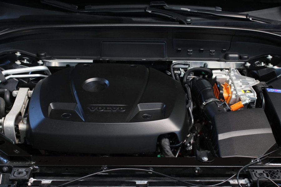 Volvo XC60 2.0 T8 Plug-in hybrid AWD Ultra Black Edition *B&W*Pano*Massage*Luchtvering*