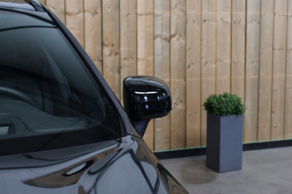 Volvo XC60 2.0 T8 Plug-in hybrid AWD Ultra Black Edition *B&W*Pano*Massage*Luchtvering*