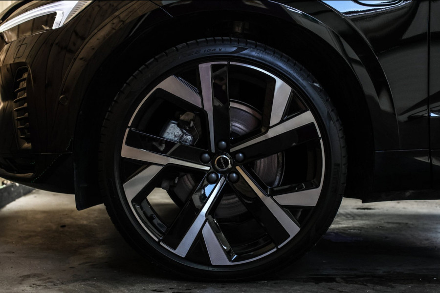 Volvo XC60 2.0 T8 Plug-in hybrid AWD Ultra Black Edition *B&W*Pano*Massage*Luchtvering*
