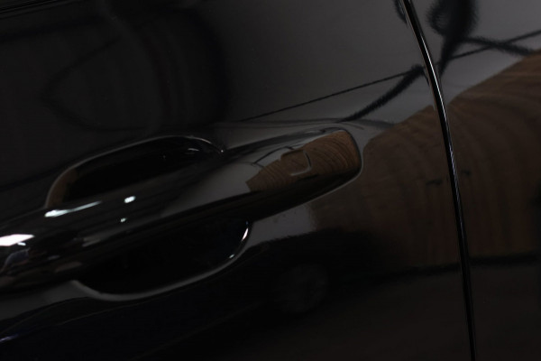 Volvo XC60 2.0 T8 Plug-in hybrid AWD Ultra Black Edition *B&W*Pano*Massage*Luchtvering*