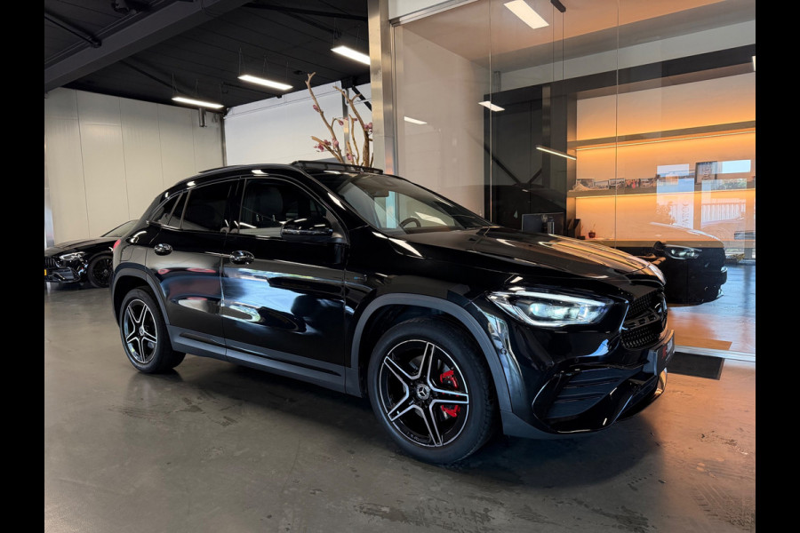 Mercedes-Benz GLA 250 e Amg night Panorama Memory Sfeerverlichting.