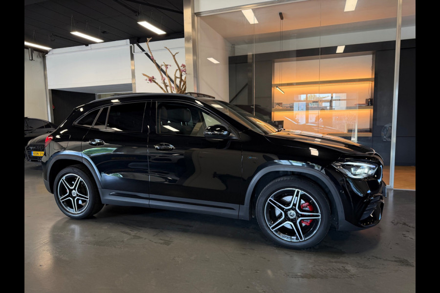 Mercedes-Benz GLA 250 e Amg night Panorama Memory Sfeerverlichting.