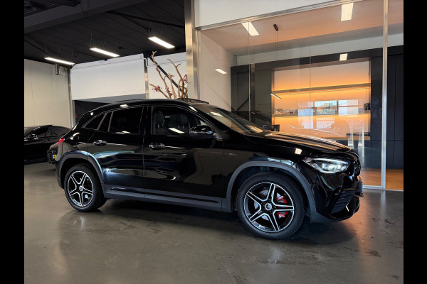 Mercedes-Benz GLA 250 e Amg night Panorama Memory Sfeerverlichting.