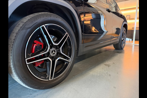 Mercedes-Benz GLA 250 e Amg night Panorama Memory Sfeerverlichting.
