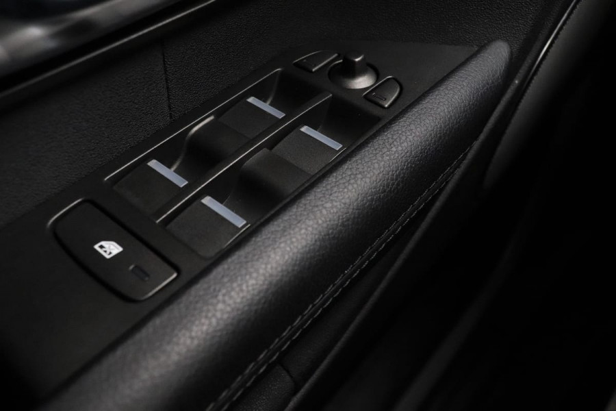 Land Rover Range Rover Evoque 2.2 TD4 4WD | Panoramadak | Meridian Sound | Stoelverwarming | Volleder | Trekhaak