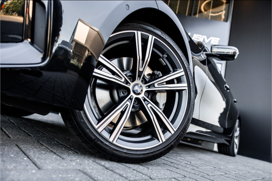BMW 3 Serie Touring 330i - M Sport | Panorama | Elek. Trekhaak | ACC