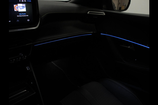 Peugeot 2008 1.2 GT Automaat Climate control Cruise control Apple Carplay/ Android Auto led Lichtmetalen velgen Parkeersensoren Camera