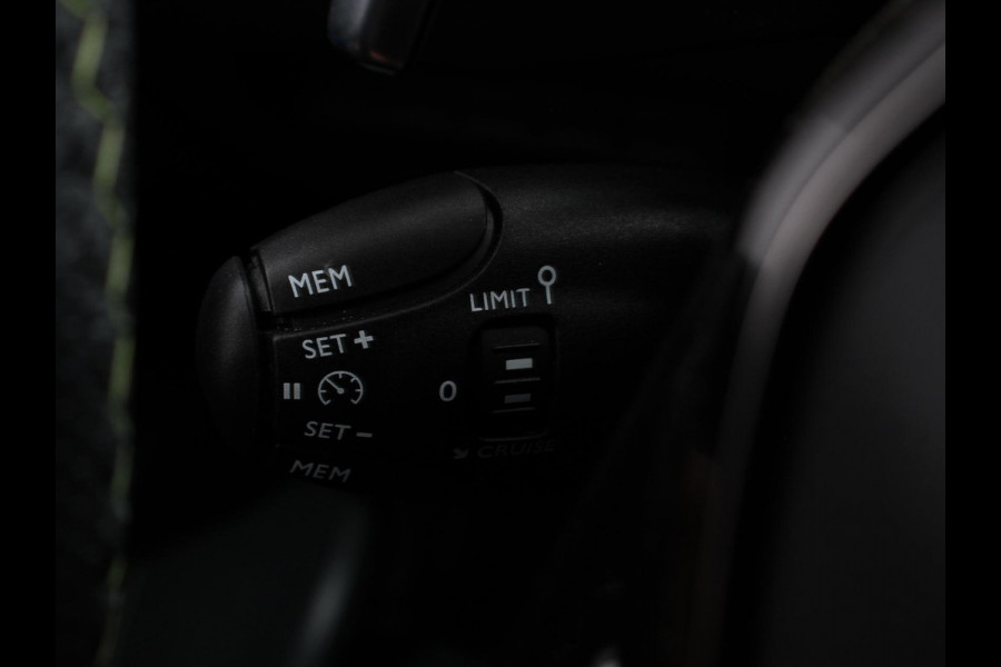 Peugeot 2008 1.2 GT Automaat Climate control Cruise control Apple Carplay/ Android Auto led Lichtmetalen velgen Parkeersensoren Camera