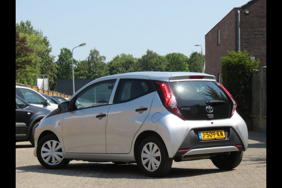 Toyota Aygo 1.0 VVT-i x-fun 5-DRS NIEUWE TYPE | AIRCO | DEALER ONDERHOUDEN | BLUETOOTH |