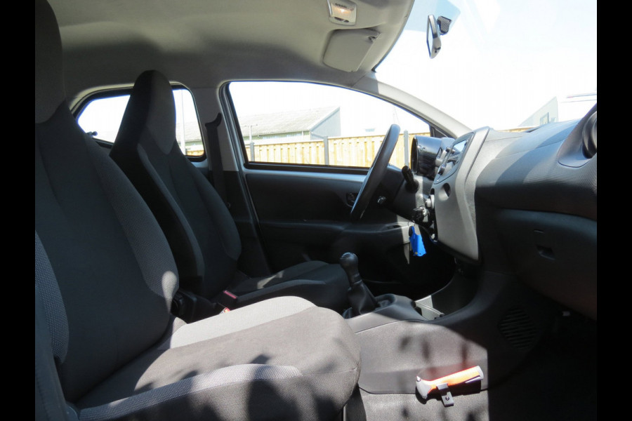Toyota Aygo 1.0 VVT-i x-fun 5-DRS NIEUWE TYPE | AIRCO | DEALER ONDERHOUDEN | BLUETOOTH |