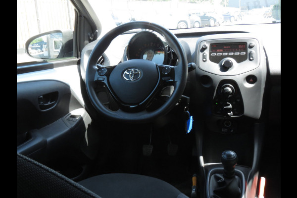 Toyota Aygo 1.0 VVT-i x-fun 5-DRS NIEUWE TYPE | AIRCO | DEALER ONDERHOUDEN | BLUETOOTH |