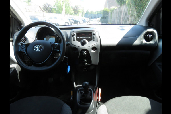 Toyota Aygo 1.0 VVT-i x-fun 5-DRS NIEUWE TYPE | AIRCO | DEALER ONDERHOUDEN | BLUETOOTH |