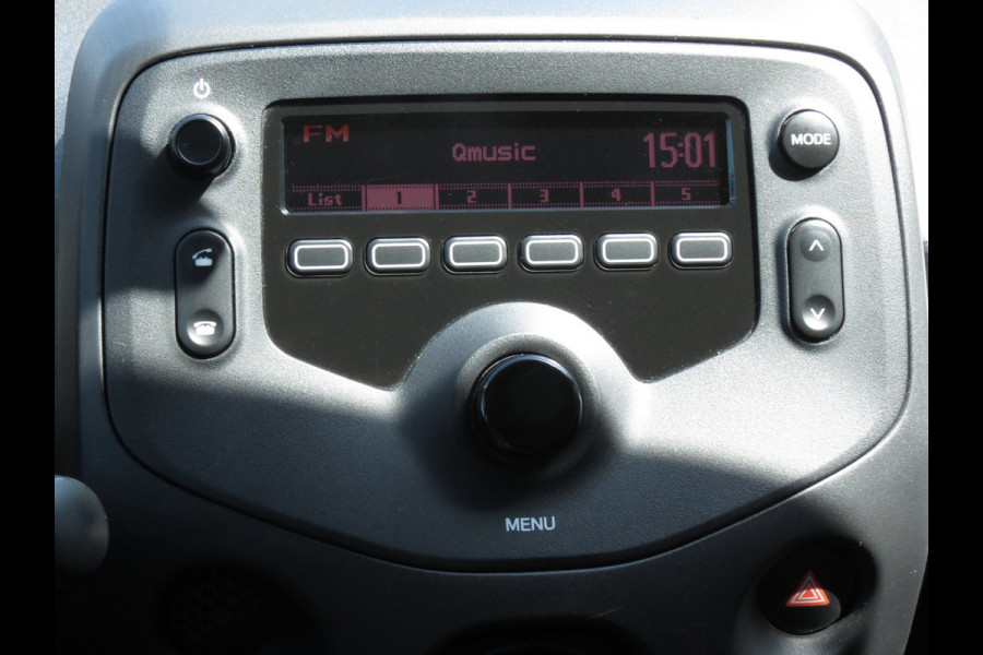 Toyota Aygo 1.0 VVT-i x-fun 5-DRS NIEUWE TYPE | AIRCO | DEALER ONDERHOUDEN | BLUETOOTH |