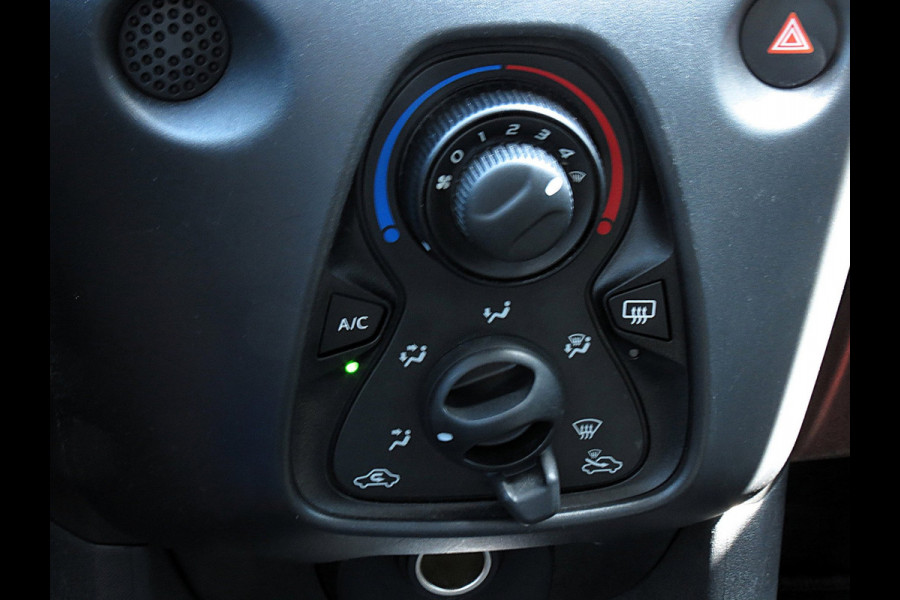 Toyota Aygo 1.0 VVT-i x-fun 5-DRS NIEUWE TYPE | AIRCO | DEALER ONDERHOUDEN | BLUETOOTH |