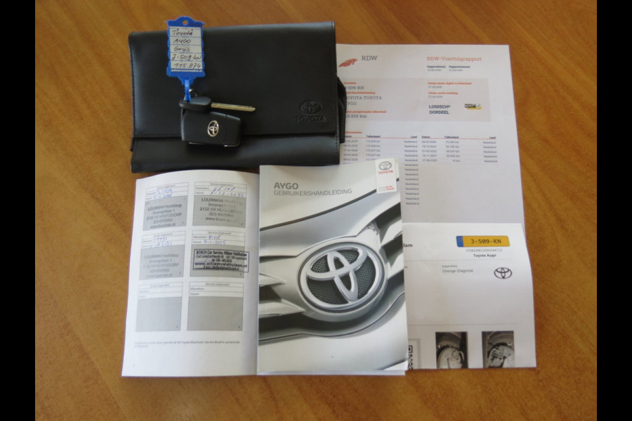 Toyota Aygo 1.0 VVT-i x-fun 5-DRS NIEUWE TYPE | AIRCO | DEALER ONDERHOUDEN | BLUETOOTH |