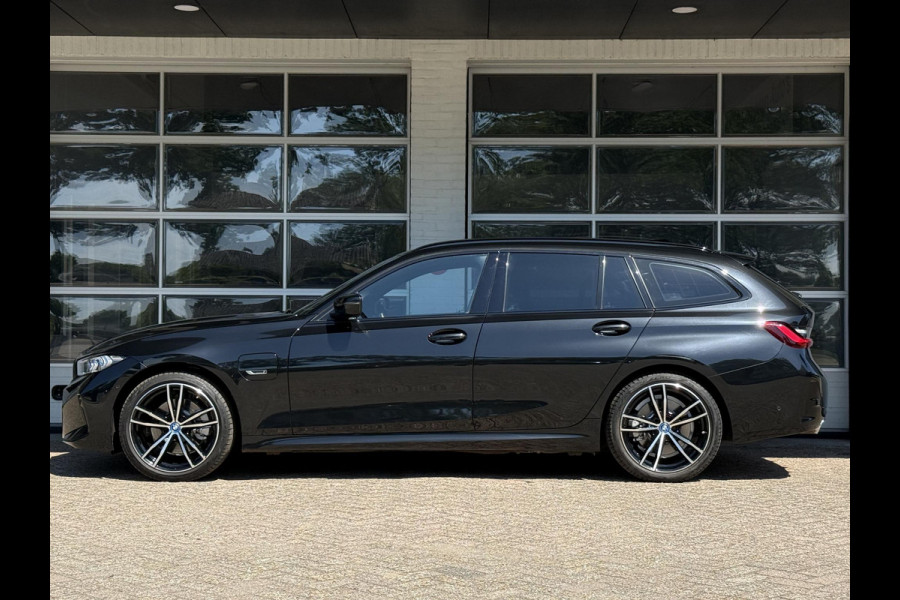 BMW 3 Serie Touring 330e M SPORT LCI | DRIVING PROFF. | TREKHAAK | CAMERA | LEDER |