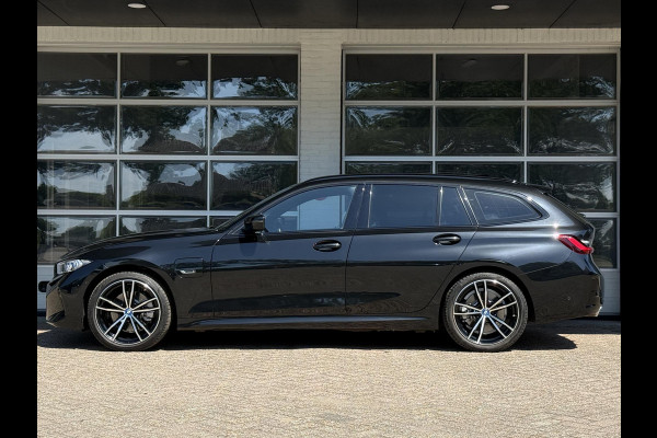 BMW 3 Serie Touring 330e M SPORT LCI | DRIVING PROFF. | TREKHAAK | CAMERA | LEDER |