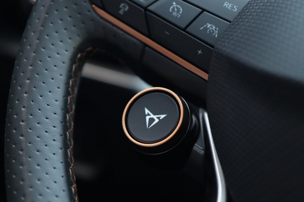 CUPRA Formentor 1.4 e-Hybrid VZ Cooper Edition / PANO / ACC / CAMERA / KEYLESS / STUUR+STOELVERW