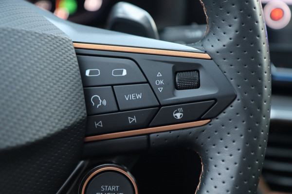 CUPRA Formentor 1.4 e-Hybrid VZ Cooper Edition / PANO / ACC / CAMERA / KEYLESS / STUUR+STOELVERW