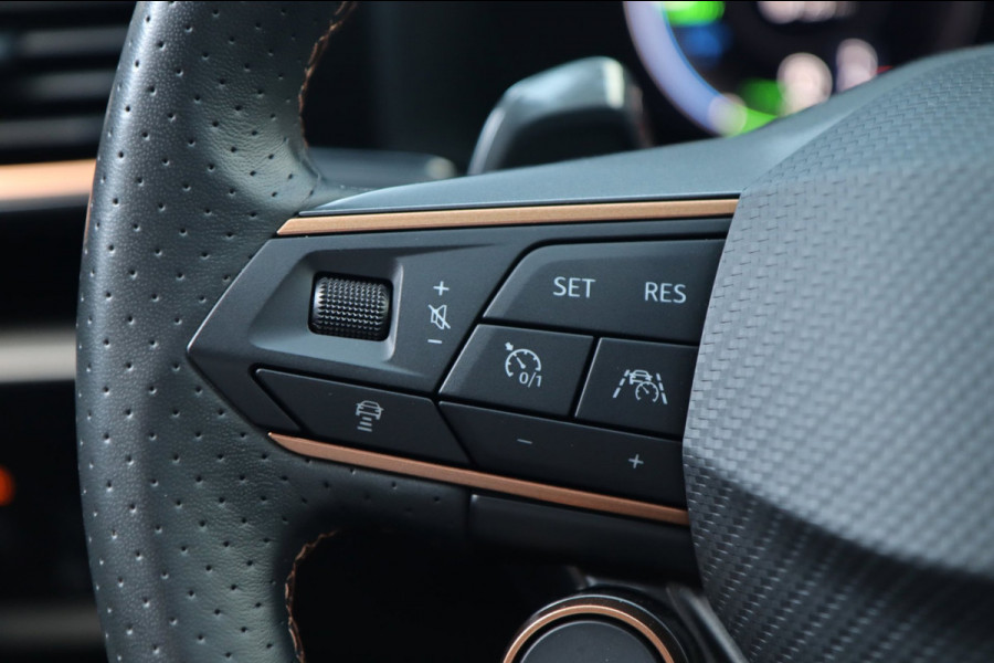 CUPRA Formentor 1.4 e-Hybrid VZ Cooper Edition / PANO / ACC / CAMERA / KEYLESS / STUUR+STOELVERW