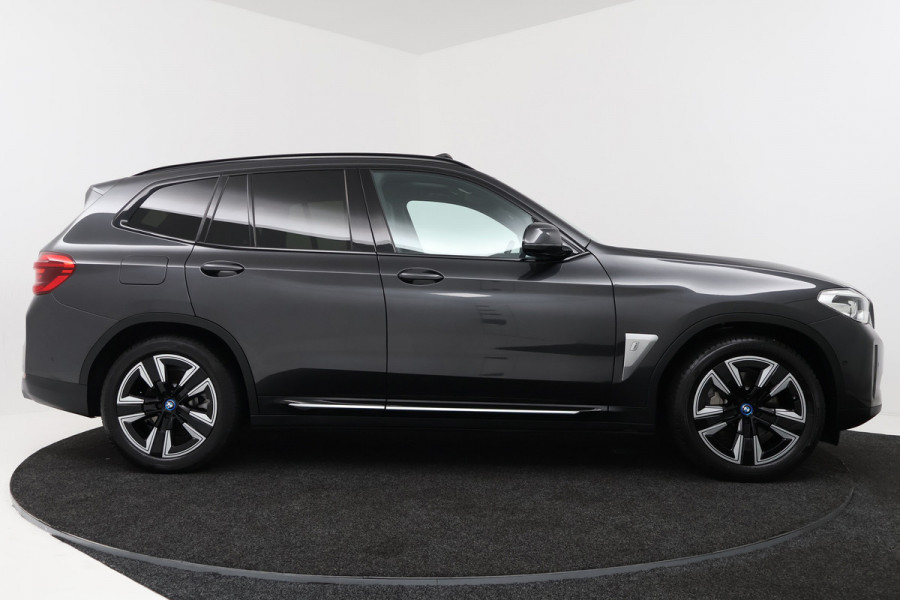 BMW iX3 Executive 80 kWh (PANORAMADAK, MEMORY SEATS, AUTOPILOT, CAMERA, 1e EIGENAAR, DEALER ONDERHOUDEN)