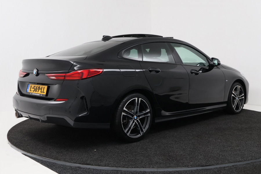 BMW 2 Serie Gran Coupé 218i Business Edition Plus (PANORAMADAK, CAMERA, SFEERVERLICHTING, STOELVERWARMING, PARKEERSENSOREN)