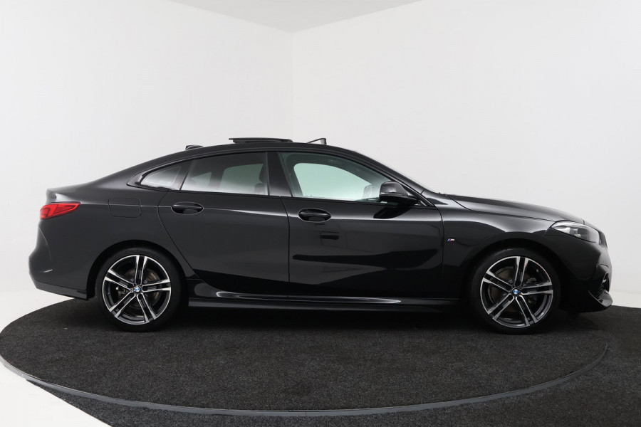 BMW 2 Serie Gran Coupé 218i Business Edition Plus (PANORAMADAK, CAMERA, SFEERVERLICHTING, STOELVERWARMING, PARKEERSENSOREN)