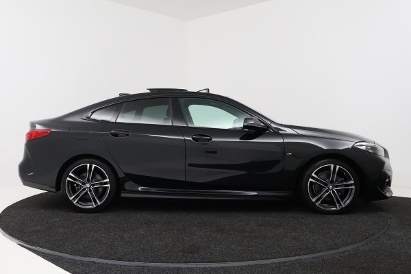 BMW 2 Serie Gran Coupé 218i Business Edition Plus (PANORAMADAK, CAMERA, SFEERVERLICHTING, STOELVERWARMING, PARKEERSENSOREN)