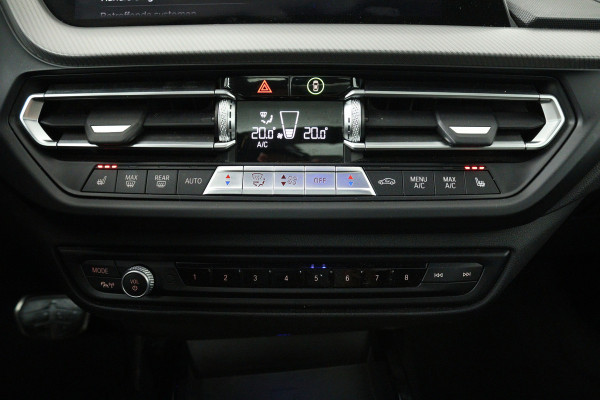 BMW 2 Serie Gran Coupé 218i Business Edition Plus (PANORAMADAK, CAMERA, SFEERVERLICHTING, STOELVERWARMING, PARKEERSENSOREN)