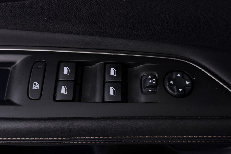 Peugeot 3008 1.2 PureTech GT Line (PANORAMADAK, TREKHAAK, CAMERA, CRUISE CONTROL, PARKEERSENSOREN)