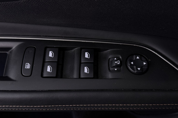 Peugeot 3008 1.2 PureTech GT Line (PANORAMADAK, TREKHAAK, CAMERA, CRUISE CONTROL, PARKEERSENSOREN)