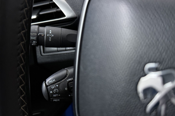 Peugeot 3008 1.2 PureTech GT Line (PANORAMADAK, TREKHAAK, CAMERA, CRUISE CONTROL, PARKEERSENSOREN)