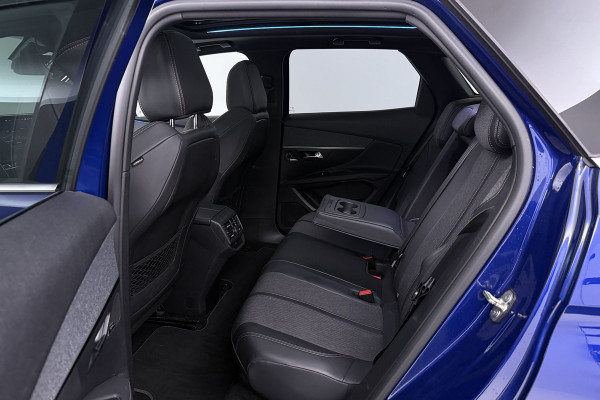 Peugeot 3008 1.2 PureTech GT Line (PANORAMADAK, TREKHAAK, CAMERA, CRUISE CONTROL, PARKEERSENSOREN)