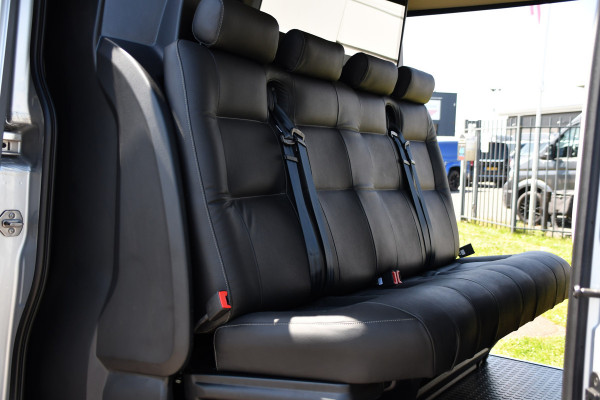 Volkswagen Crafter 35 2.0 TDI L3H2 DC Highline PB Edition Camera, Caplay, LED, 177pk, 2 x Schuifdeur, Clima, Leder, Multimedia, Voorruit verwarming, Automaat, Uniek!