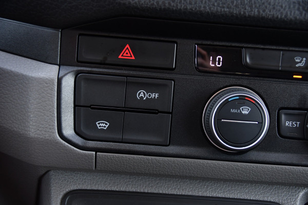 Volkswagen Crafter 35 2.0 TDI L3H2 DC Highline PB Edition Camera, Caplay, LED, 177pk, 2 x Schuifdeur, Clima, Leder, Multimedia, Voorruit verwarming, Automaat, Uniek!