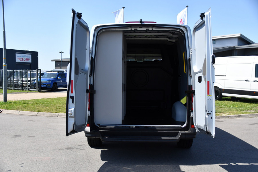 Volkswagen Crafter 35 2.0 TDI L3H2 DC Highline PB Edition Camera, Caplay, LED, 177pk, 2 x Schuifdeur, Clima, Leder, Multimedia, Voorruit verwarming, Automaat, Uniek!