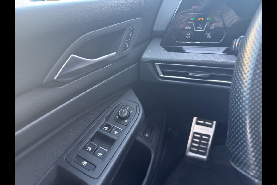 Volkswagen Golf 1.4 eHybrid GTE Pano | Sfeer | Matrix-Led | Camera | Stoelverw | Led mistlampen | Carplay |