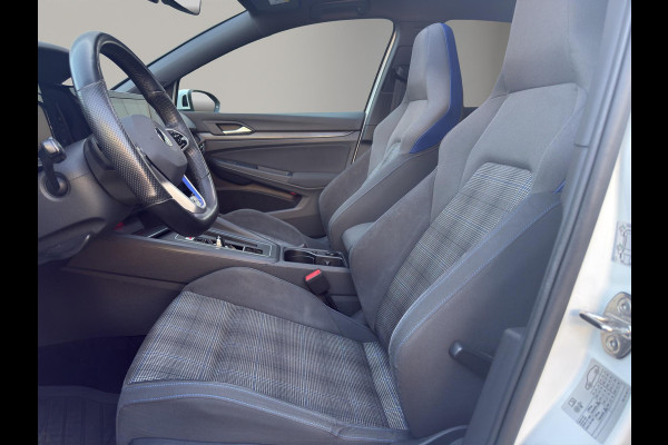 Volkswagen Golf 1.4 eHybrid GTE Pano | Sfeer | Matrix-Led | Camera | Stoelverw | Led mistlampen | Carplay |
