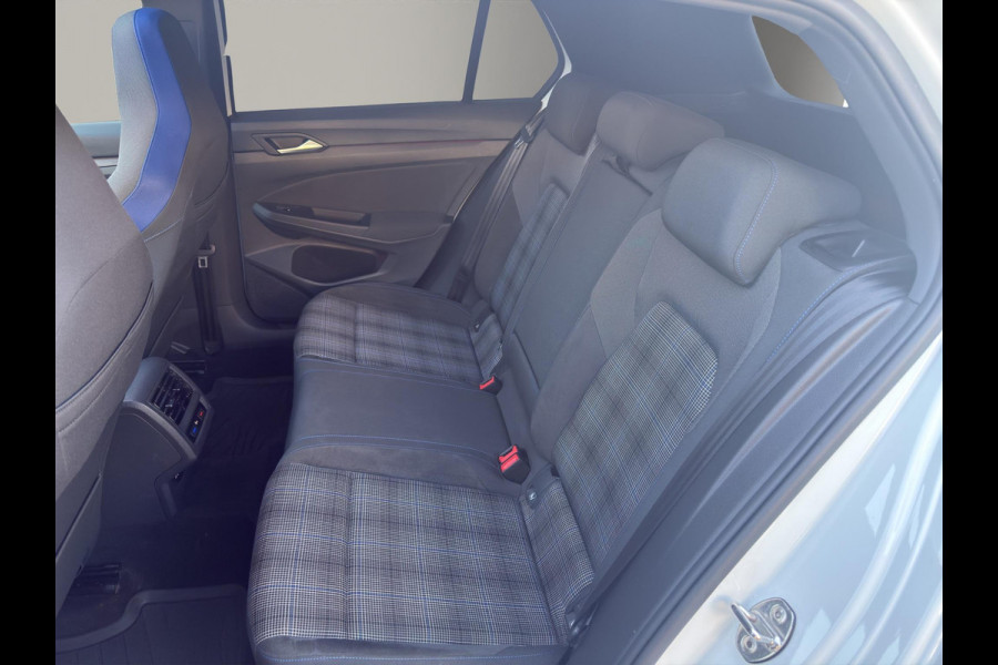 Volkswagen Golf 1.4 eHybrid GTE Pano | Sfeer | Matrix-Led | Camera | Stoelverw | Led mistlampen | Carplay |