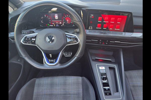 Volkswagen Golf 1.4 eHybrid GTE Pano | Sfeer | Matrix-Led | Camera | Stoelverw | Led mistlampen | Carplay |