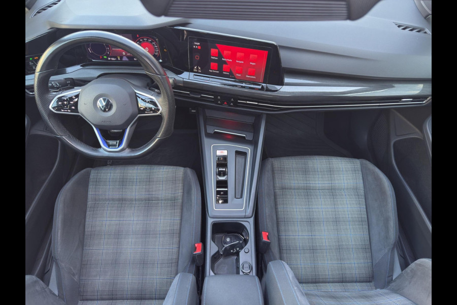 Volkswagen Golf 1.4 eHybrid GTE Pano | Sfeer | Matrix-Led | Camera | Stoelverw | Led mistlampen | Carplay |