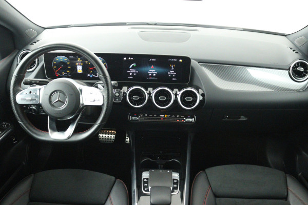Mercedes-Benz B-Klasse 180 Business Solution AMG (TREKHAAK WEGKLAPBAAR, CAMERA, STOELVERWARMING, LED)