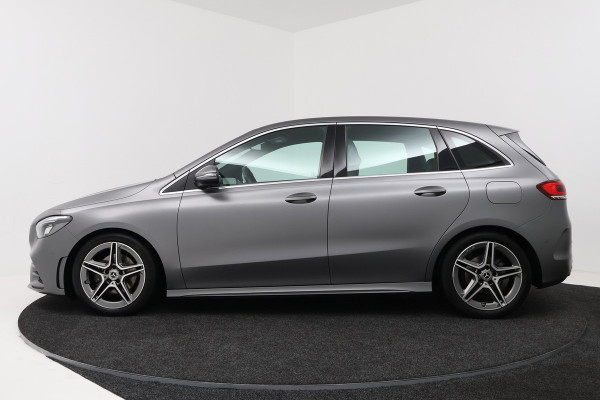 Mercedes-Benz B-Klasse 180 Business Solution AMG (TREKHAAK WEGKLAPBAAR, CAMERA, STOELVERWARMING, LED)
