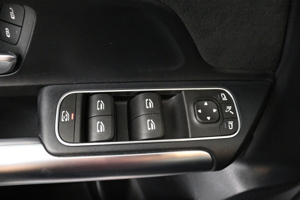 Mercedes-Benz B-Klasse 180 Business Solution AMG (TREKHAAK WEGKLAPBAAR, CAMERA, STOELVERWARMING, LED)