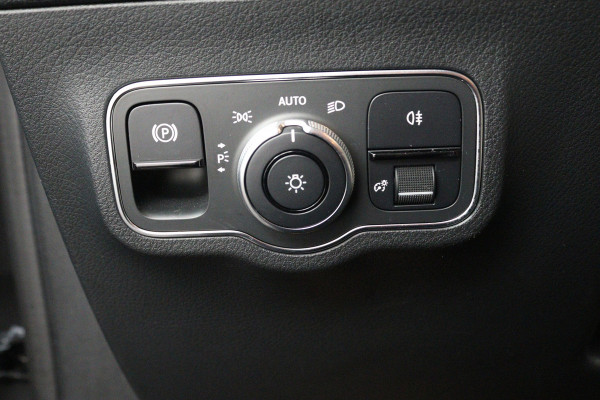 Mercedes-Benz B-Klasse 180 Business Solution AMG (TREKHAAK WEGKLAPBAAR, CAMERA, STOELVERWARMING, LED)