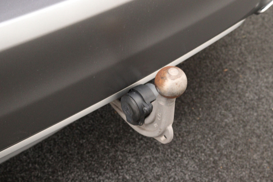 Mercedes-Benz B-Klasse 180 Business Solution AMG (TREKHAAK WEGKLAPBAAR, CAMERA, STOELVERWARMING, LED)
